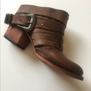 Freebird Lucky Clog style shoe - Adjustable Straps